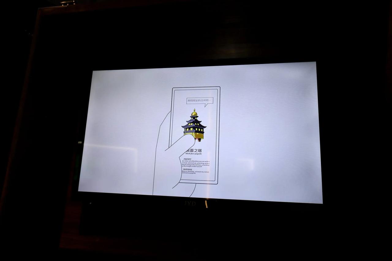キャラクターの詳細が映し出されたモニター展示