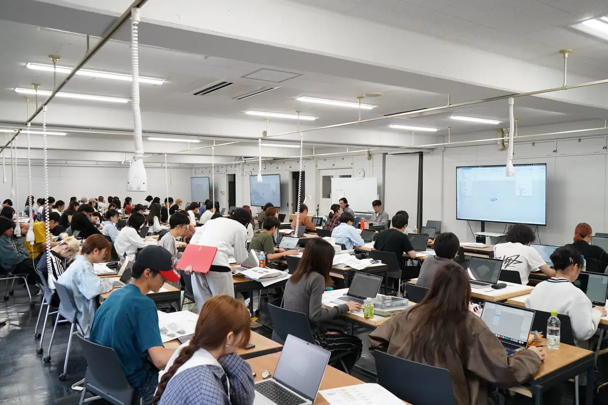 CADを学ぶ授業風景