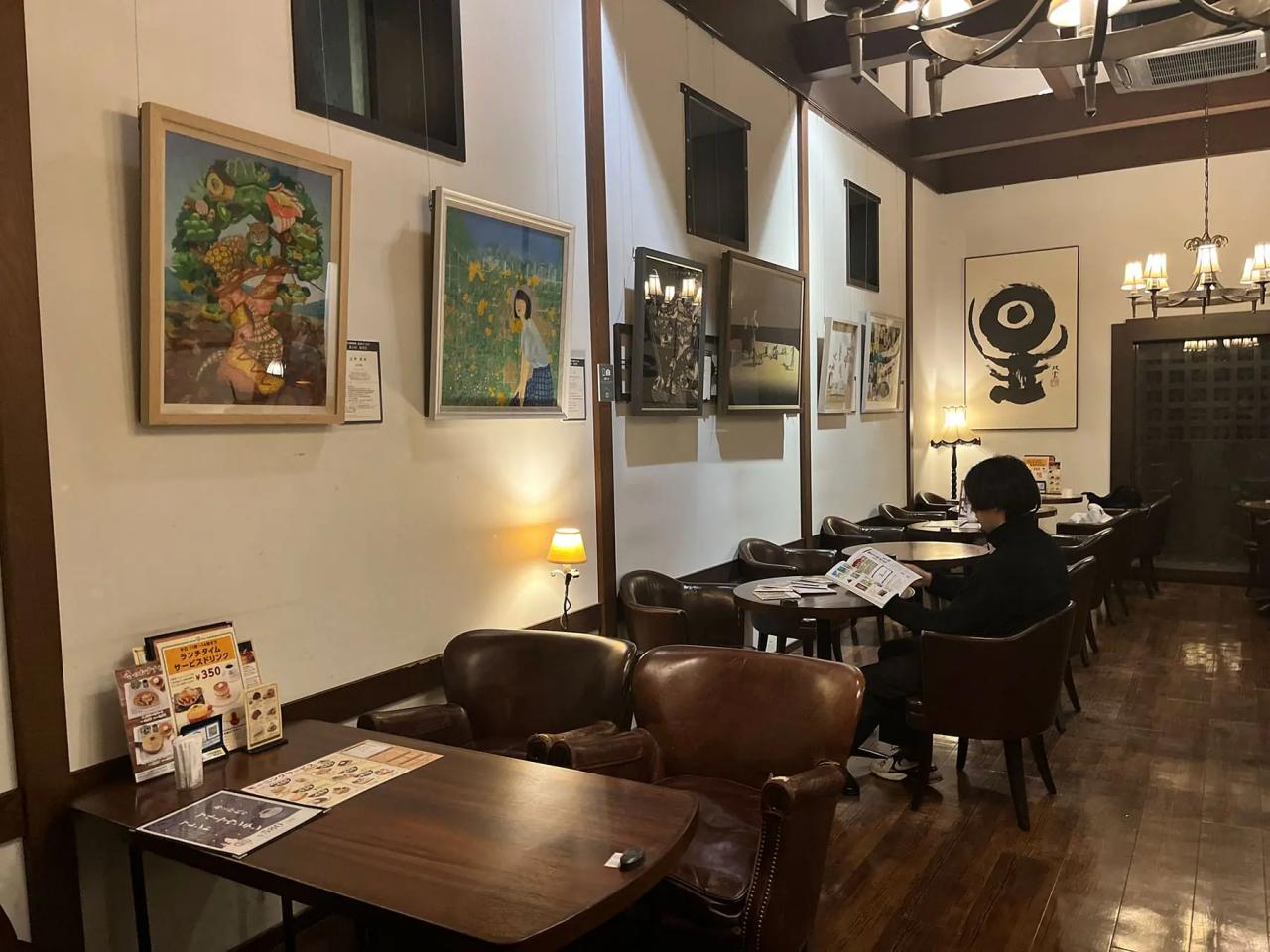 巡回展示の様子。写真は星乃珈琲店 練馬中村店(2024年12月時点)