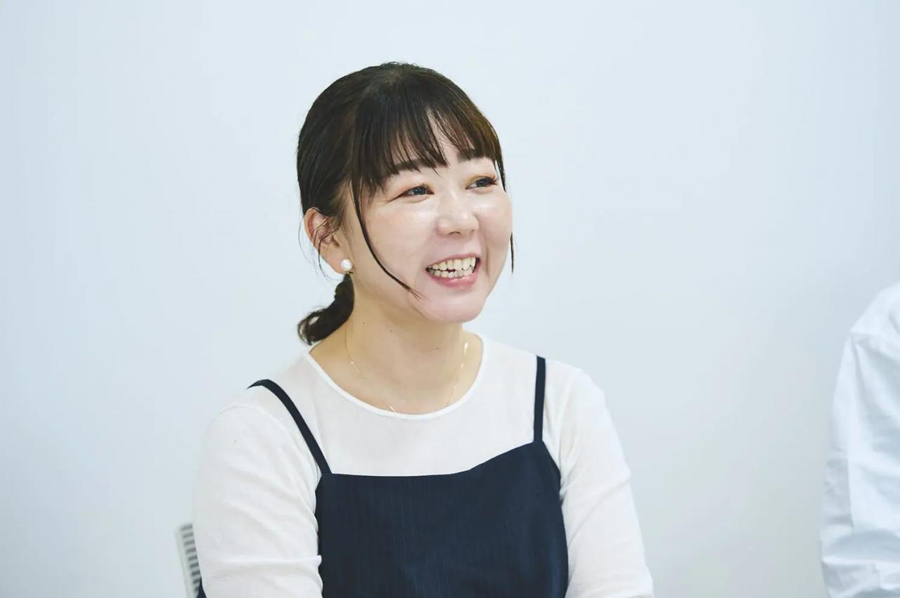 丹青社　鶴谷真衣