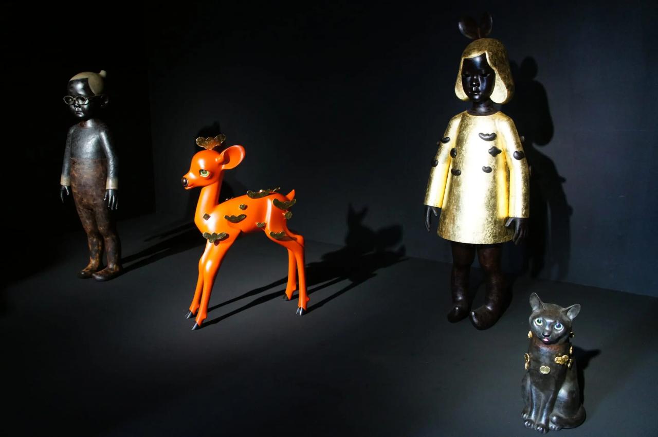 少女、少年、鹿、猫の立体造形作品