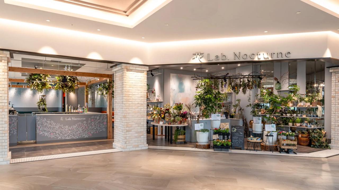 花屋とカフェが一体となった店舗「花 Lab. Nocturne」