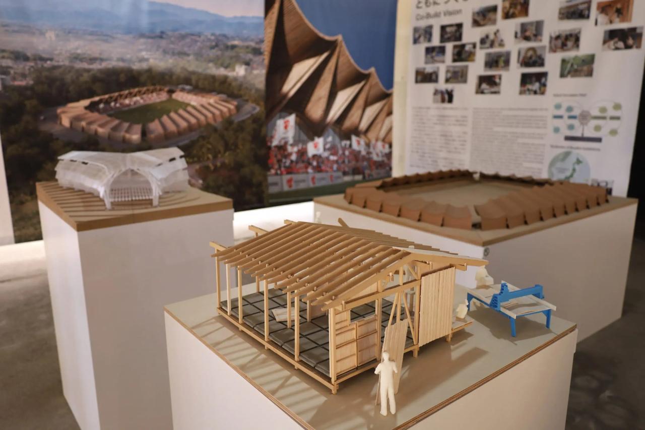 スタジアムや住宅の建築模型