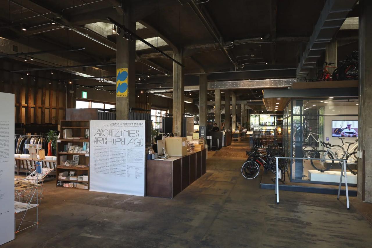 U2の施設内観、縦長の空間