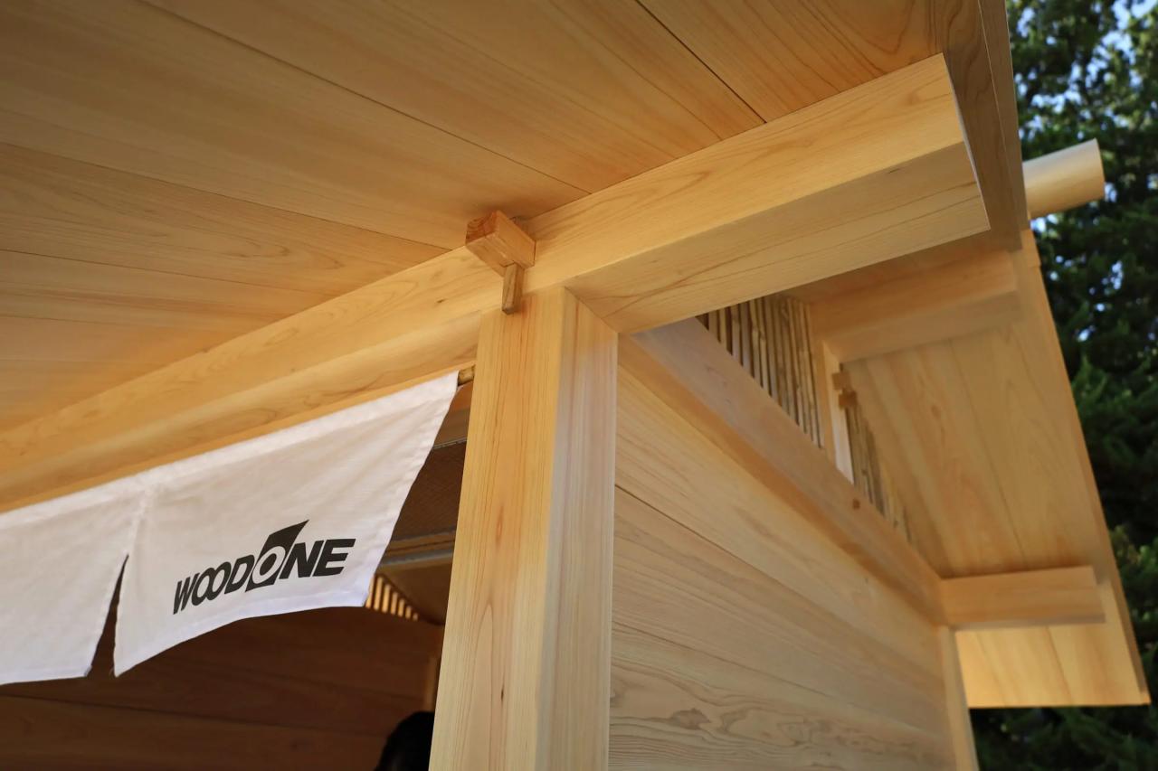 屋根の裏側まで、大工の技が光る