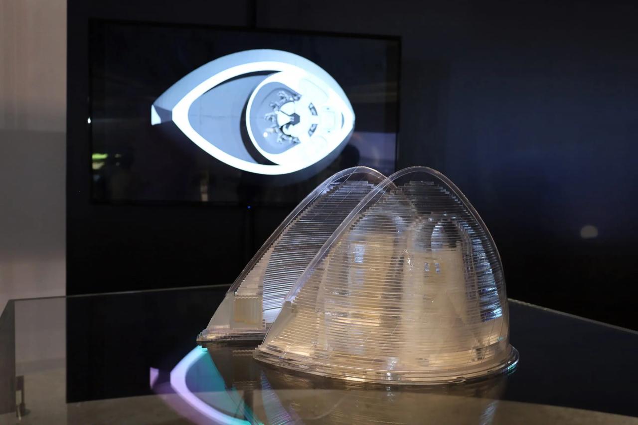 船の帆のような形の建築模型