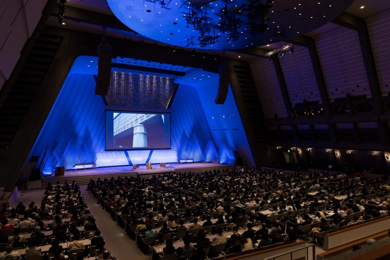 会期初日に国立京都国際会館で開催