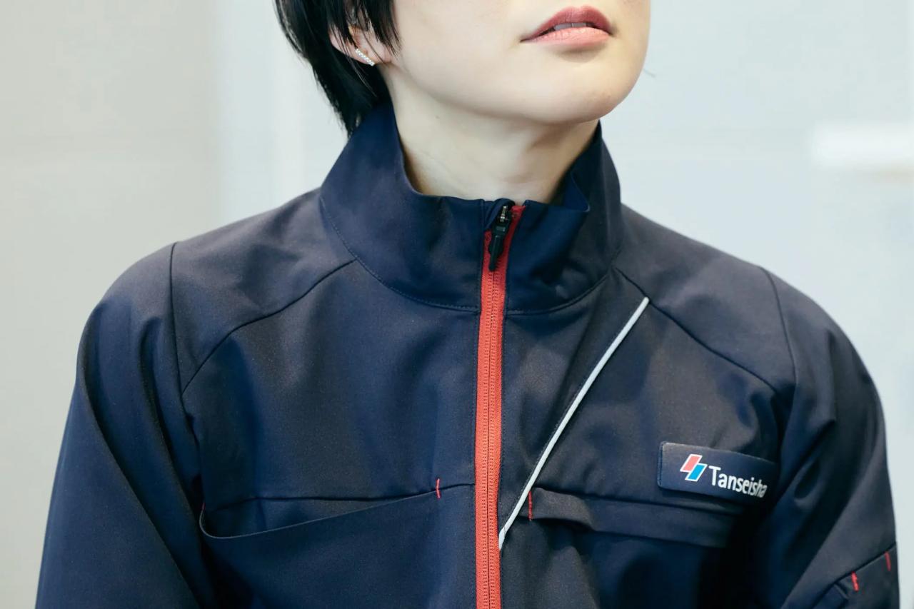 ファスナーの首元部分