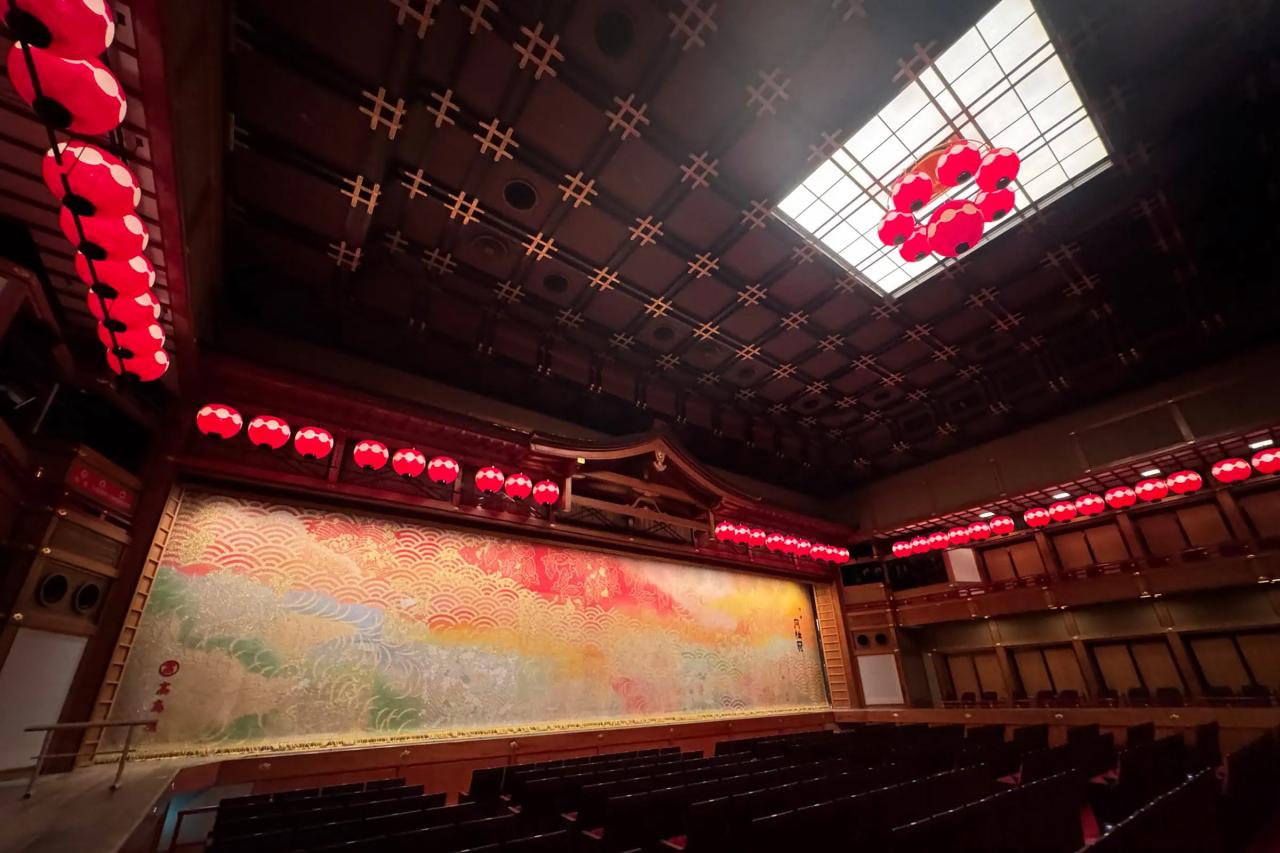 「祇園甲部歌舞練場」内観