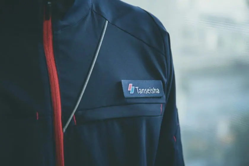 現場の声から生まれたワークウェア。丹青社とデサントがつくる“働きやすさ”と“働きがい”のかたち（2）