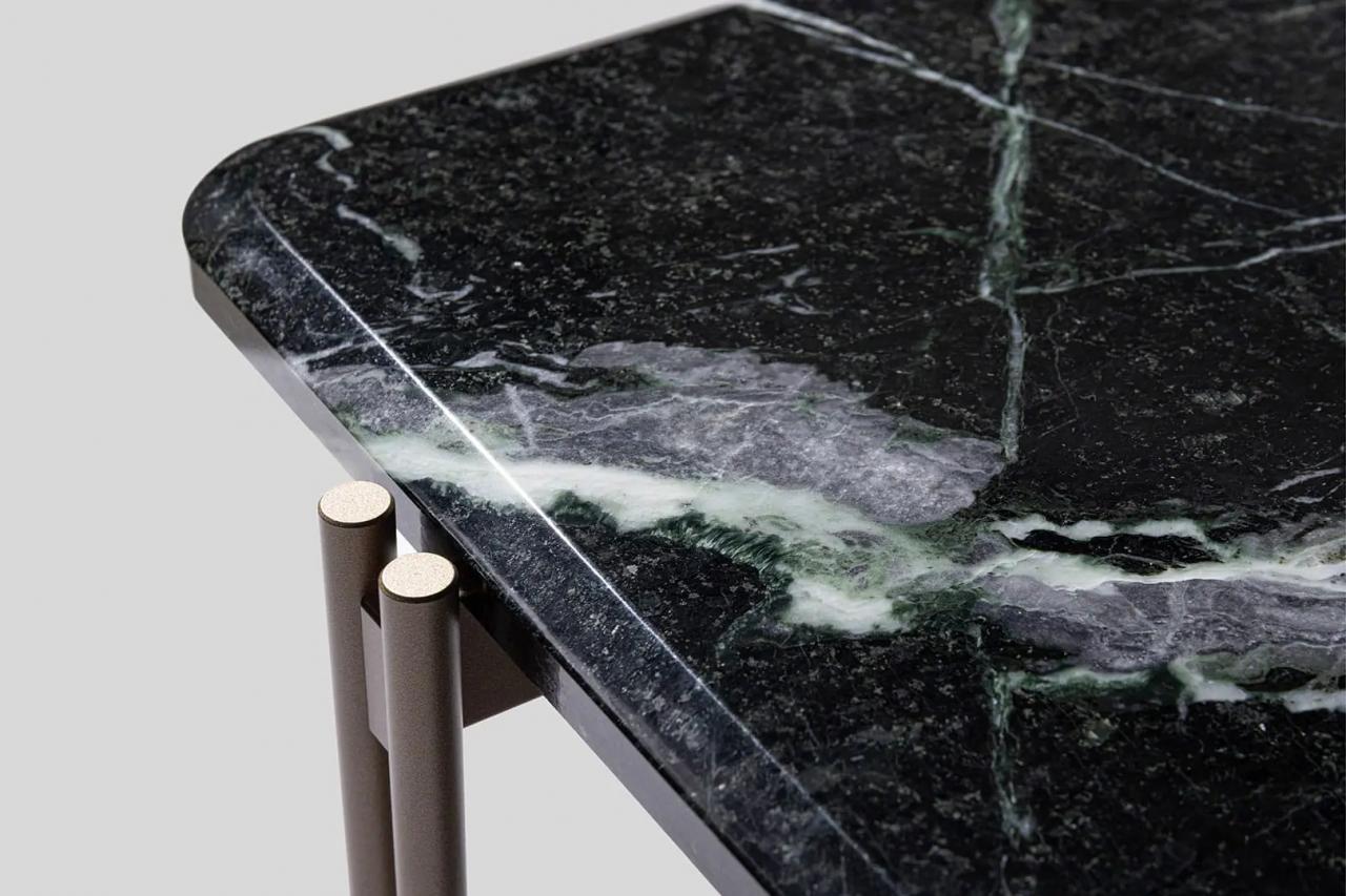 リッツウェルがミラノサローネ2026に出展、「ゆらぎの均衡」をテーマに新作を発表