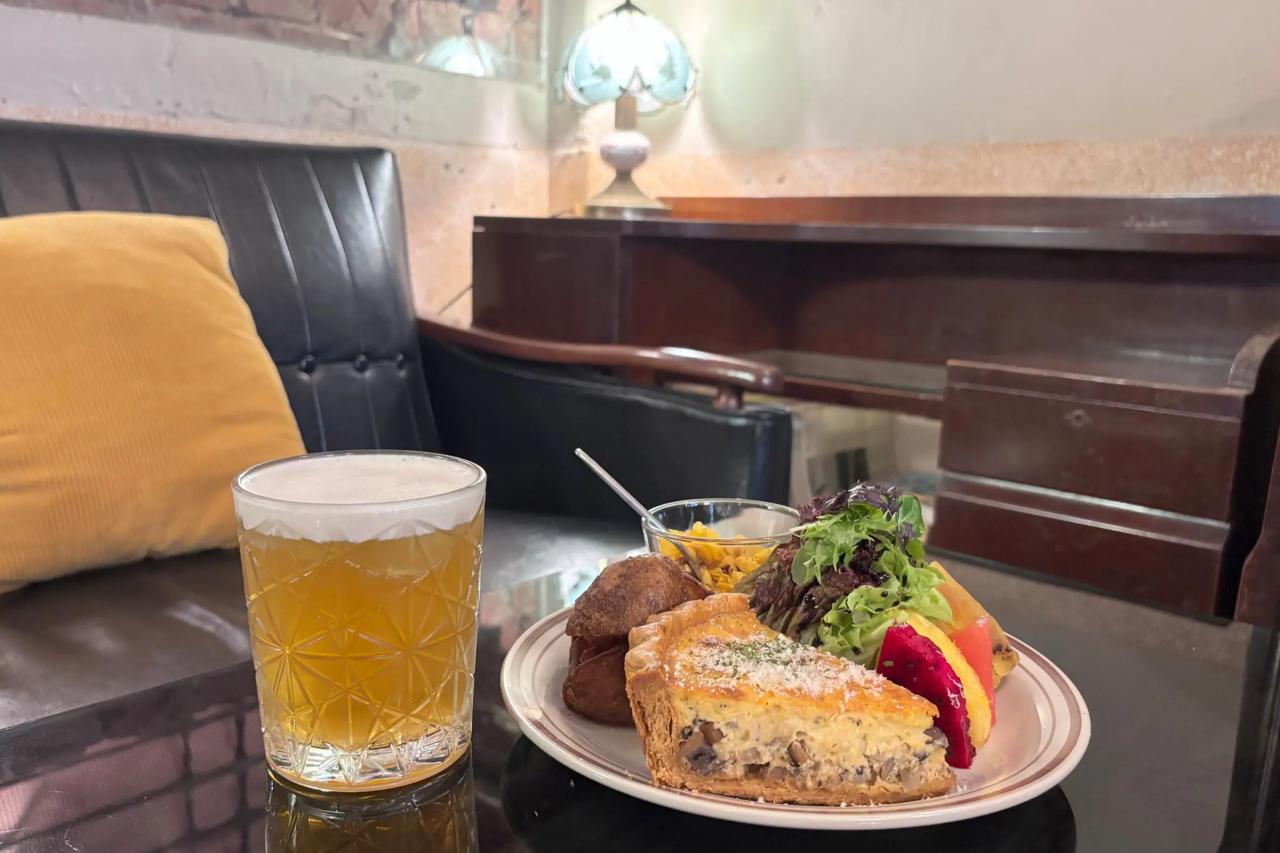 トリュフとポルチーニのキッシュプレート・キンモクセイの金萱茶 サイズが大きくて食べ応えのあるキッシュは、ワンプレートでかなり満腹に。