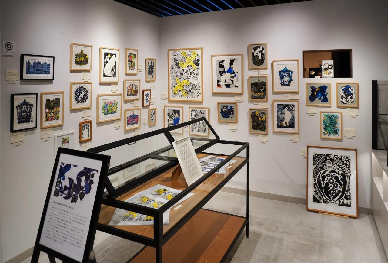 こうのかなえさんの作品と「Art Touch」第3弾のラインナップが展示